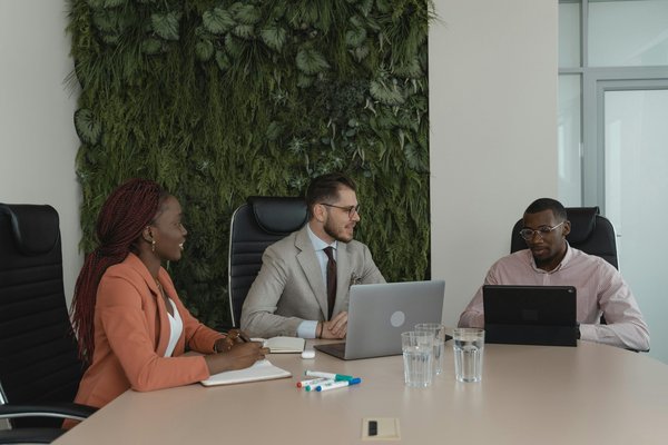 Transcription de réunions : les avantages d'une gestion précise et efficace